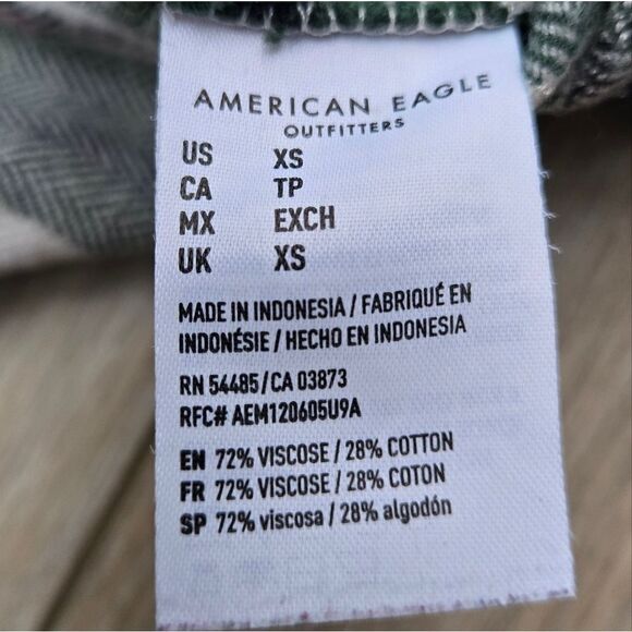 American Eagle Ahh-mazingly Soft plaid button up shirt xmas green white red xs - Picture 8 of 10